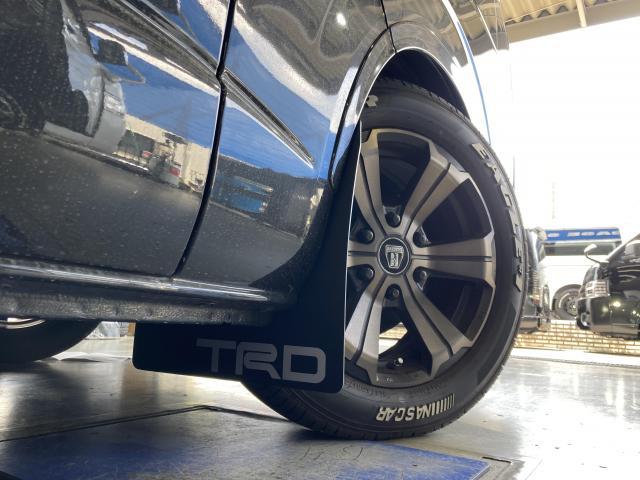 トヨタ TOYOTA ハイエース バン ワゴン TRDマッドフラップ 取付 トヨタ TOYOTA ハイエース バン ワゴン TRDマッドフラップ 取付