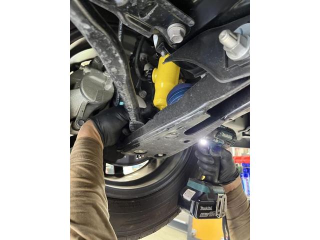 トヨタ　ハイエースバン　サスペンション・足回りパーツ取付　ショックアブソーバー　FLEXハイエースベース名古屋店　春日井