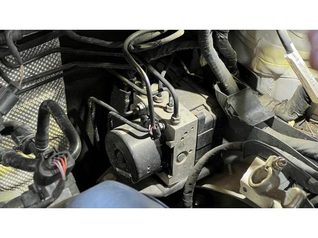 アウディ　Ａ３　ABSエラー点灯　　三重県　津市　アコルサ　四日市　鈴鹿　松阪　伊勢　車検出張引取り納車対応