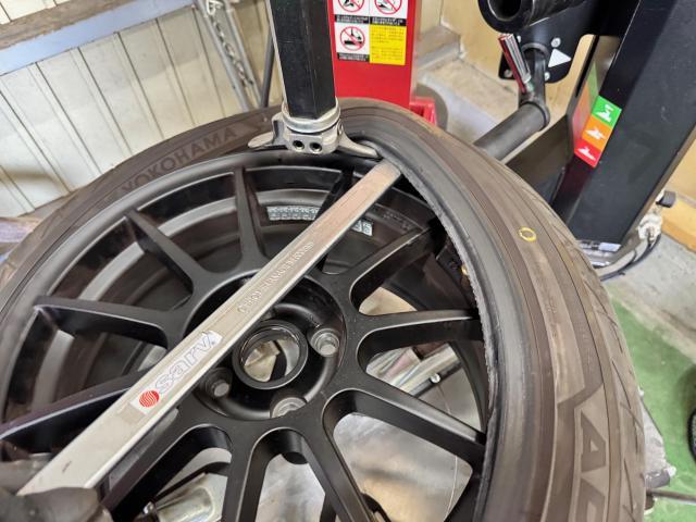 アバルト500 タイヤ交換 ヨコハマ アドバンフレバ V701  アコルサ フィアット専門店 アバルト専門店 三重県 津 四日市 鈴鹿 菰野 いなべ 亀山 松阪 伊賀 名張 伊勢 志摩 尾鷲 熊野
