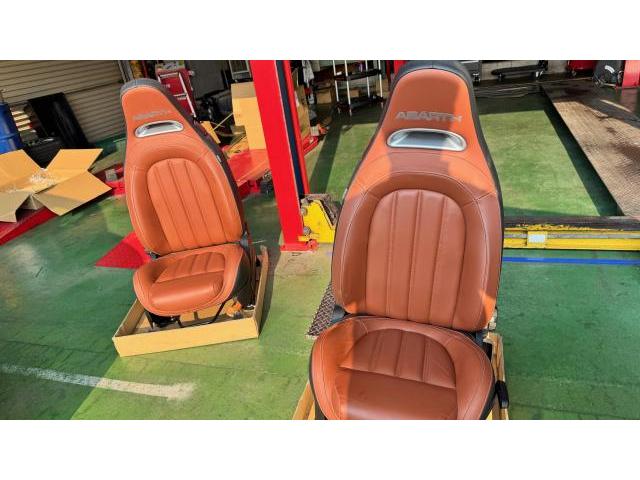 アバルト　F595　レカロシート取付　レカロ SR-S UT100 CG/BK　新製品　レカロシート販売取付対応　　アコルサ　フィアット専門店　アバルト専門店　三重県　津　四日市　鈴鹿　桑名　菰野　亀山　松阪　伊勢　志摩　熊野　尾鷲