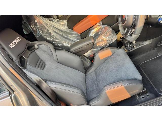 アバルト　F595　レカロシート取付　レカロ SR-S UT100 CG/BK　新製品　レカロシート販売取付対応　　アコルサ　フィアット専門店　アバルト専門店　三重県　津　四日市　鈴鹿　桑名　菰野　亀山　松阪　伊勢　志摩　熊野　尾鷲