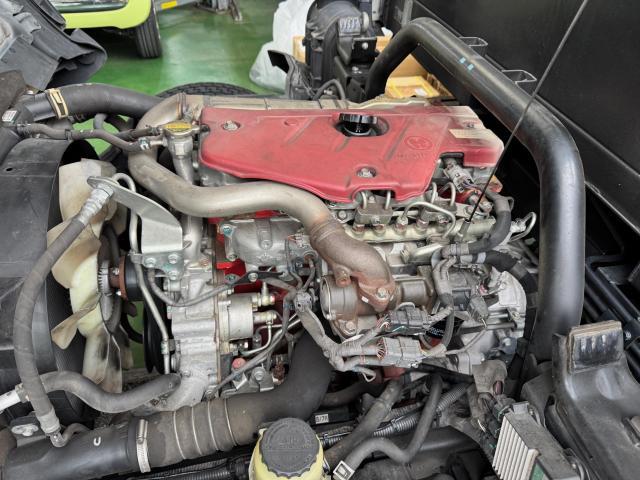 日野　デュトロ　エンジンオイル交換　出光アッシュフリーオイル　煤が出ないオイル　　アコルサ　三重県　津市