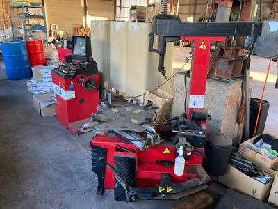 タイヤチェンジャー&バランサー完備です!