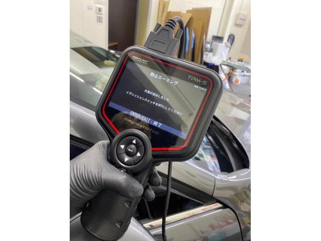 ＭＡＺＤＡ３ファストバックフロントガラス交換です。
堺市　大阪市　泉大津市　松原市　和泉市　高石市　岸和田市　羽曳野市　藤井寺市　八尾市　東大阪市　富田林市　貝塚市　泉佐野市　ほかの地域のお客様も大歓迎です。