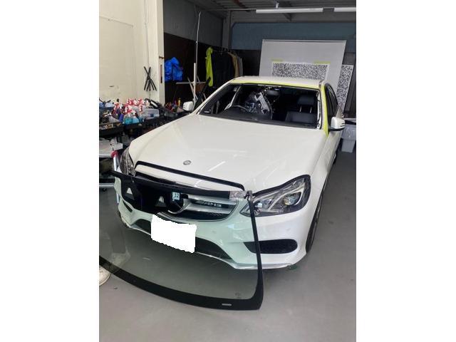 ベンツ Ｅクラス　フロントガラス　堺市　大阪市　泉大津市　松原市　和泉市　高石市　岸和田市　羽曳野市　藤井寺市　八尾市　東大阪市　富田林市　貝塚市　泉佐野市　ほかの地域のお客様も大歓迎です。