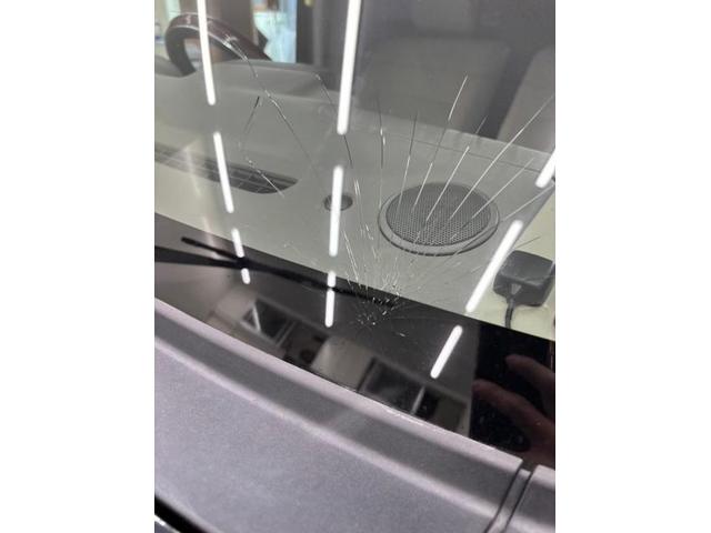 スズキ　エブリィのフロントガラス交換のご依頼ありがとうございます。　TNK大阪　TNK堺　飛び石　ヒビ　ヒビ割れ　フロントガラス交換　自動車ガラス　堺　松原　狭山　高石　和泉　岸和田　貝塚　泉佐野　泉南　富田林　羽曳野　藤井寺　平野　熊取　