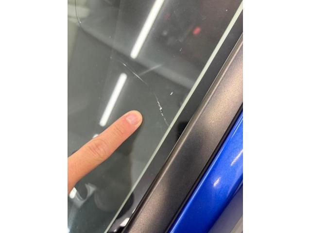 ホンダ　フィット　フロントガラスの交換のご依頼ありがとうございます。TNK大阪　TNK堺　飛び石　ヒビ　ヒビ割れ　自動車ガラス　自動車保険修理　堺　松原　狭山　高石　和泉　岸和田　貝塚　泉佐野　泉南　富田林　羽曳野　藤井寺　平野　