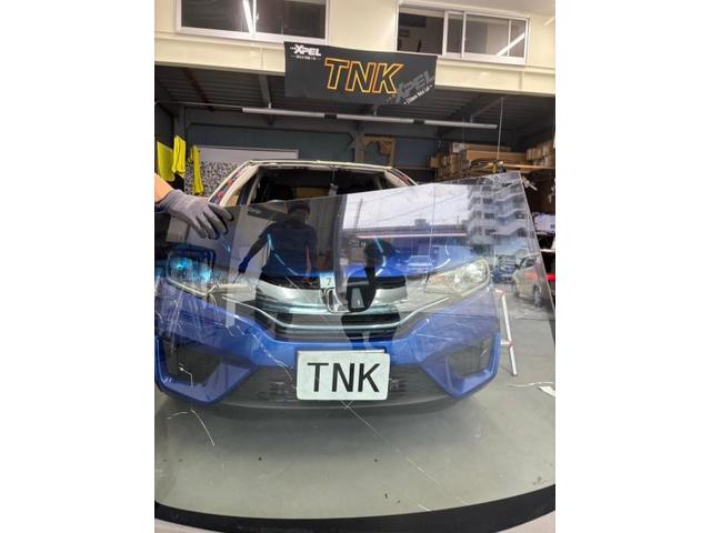 ホンダ　フィット　フロントガラスの交換のご依頼ありがとうございます。TNK大阪　TNK堺　飛び石　ヒビ　ヒビ割れ　自動車ガラス　自動車保険修理　堺　松原　狭山　高石　和泉　岸和田　貝塚　泉佐野　泉南　富田林　羽曳野　藤井寺　平野　