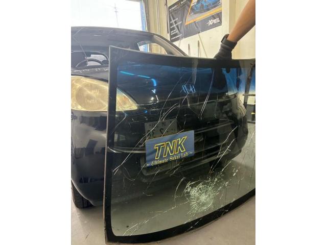 ホンダ　ライフ　フロントガラス交換のご依頼ありがとうございます。TNK大阪　TNK堺　飛び石　ヒビ　ヒビ割れ　自動車ガラス　自動車保険修理　堺　松原　狭山　高石　和泉　岸和田　貝塚　泉佐野　泉南　富田林　羽曳野　藤井寺　平野