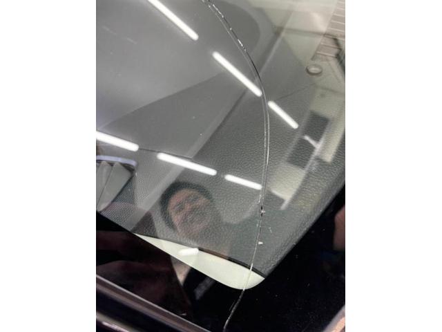 スズキ　スイフト　フロントガラス交換のご依頼ありがとうございます。TNK大阪　TNK堺　飛び石　ヒビ　ヒビ割れ　自動車ガラス　自動車保険修理　堺　松原　狭山　高石　和泉　岸和田　貝塚　泉佐野　泉南　富田林　羽曳野　藤井寺　平野