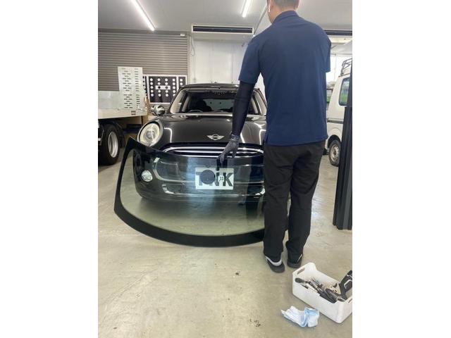ＭＩＮＩ　フロントガラス 　フロントガラス交換のご依頼ありがとうございます。TNK大阪　TNK堺　飛び石　ヒビ　ヒビ割れ　自動車ガラス　自動車保険修理　堺　松原　狭山　高石　和泉　岸和田　貝塚　泉佐野　泉南　富田林　羽曳野　藤井寺　平野