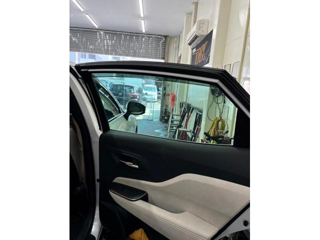 クラウンクロスオーバー　フロントガラス交換のご依頼ありがとうございます。TNK大阪　TNK堺　飛び石　ヒビ　ヒビ割れ　自動車ガラス　自動車保険修理　東大阪　八尾　門真　寝屋川　尼崎　伊丹　豊中　枚方　守口　大東　吹田