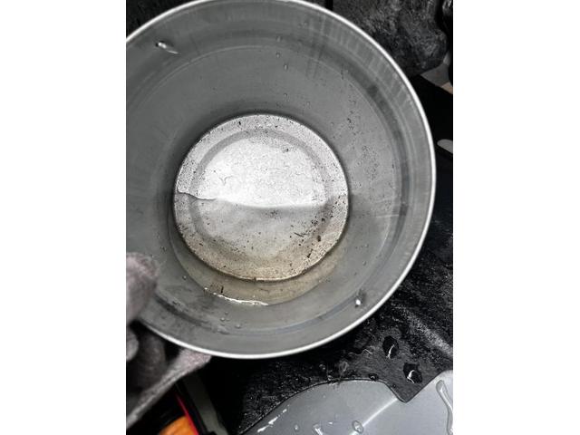 マツダ　ＭＰＶ　右折時異音
