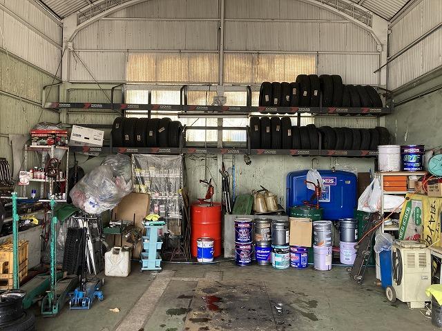 タイヤ保管サービスもございます。タイヤ保管にお困りならご相談下さいませ。