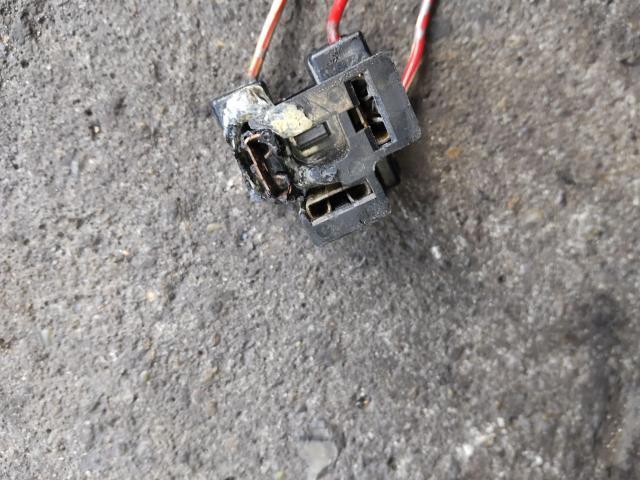 スズキ　エブリイ  ヘットライト球交換
