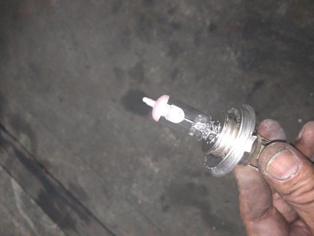 スズキ　エブリイ  ヘットライト球交換
