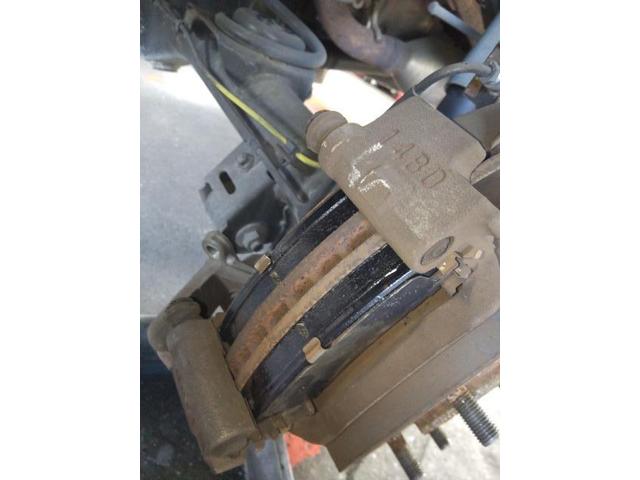 トヨタ　ランドクルーザープラド　ブレーキパット交換