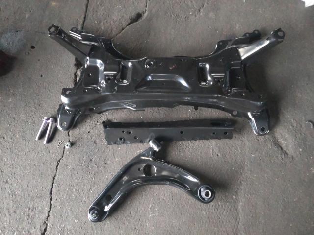 トヨタ　シエンタ　クロスメンバー交換