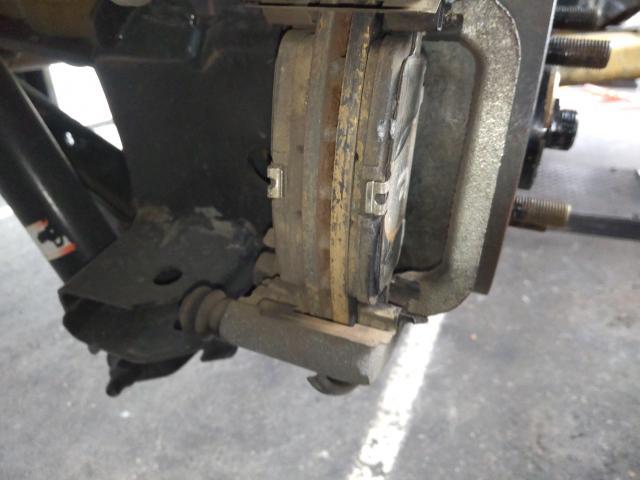 日産　エクストレイル　ディスクパット交換