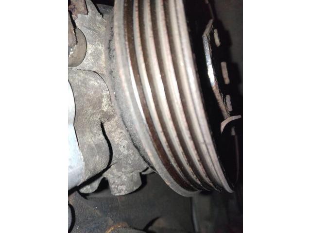 スバル　サンバートラック　オルターネーター・コンプレッサ交換