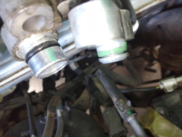 スバル　サンバートラック　オルターネーター・コンプレッサ交換