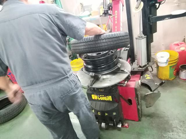 トヨタ　シエンタ　持ち込みタイヤ交換　車検　青梅市・瑞穂町・羽村市・あきる野市周辺の車検・整備・修理・ナビ取付・タイヤ取付など、お車の事ならお気軽にご相談下さい！！