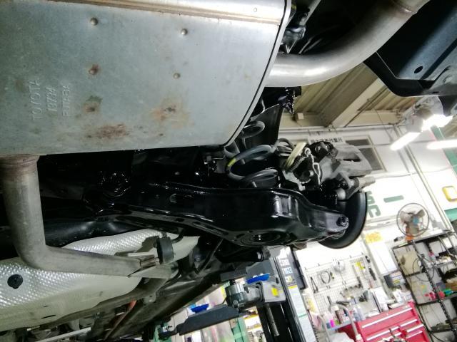 トヨタ　プリウス　法定12か月点検　ロアアーム錆止め塗装　車検　青梅市・瑞穂町・羽村市・あきる野市周辺の車検・整備・修理・ナビ取付・タイヤ取付など、お車の事ならお気軽にご相談下さい！！