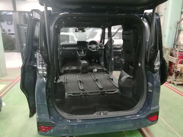 トヨタ　ヴォクシー　室内クリーニング・清掃　青梅市・瑞穂町・羽村市・あきる野市周辺の車検・整備・修理・ナビ取付・タイヤ取付など、お車の事ならお気軽にご相談下さい！！