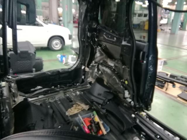 トヨタ　ヴォクシー　室内クリーニング・清掃　青梅市・瑞穂町・羽村市・あきる野市周辺の車検・整備・修理・ナビ取付・タイヤ取付など、お車の事ならお気軽にご相談下さい！！