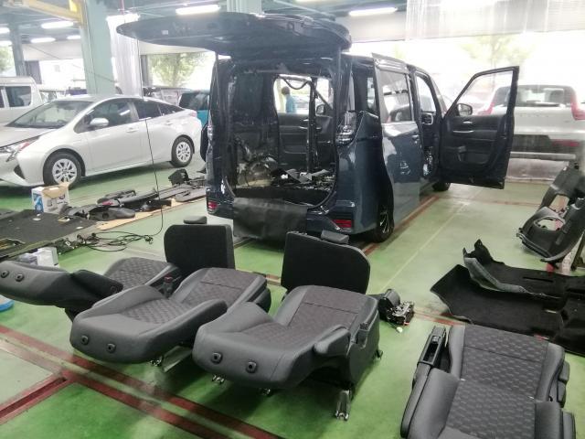 トヨタ　ヴォクシー　室内クリーニング・清掃　青梅市・瑞穂町・羽村市・あきる野市周辺の車検・整備・修理・ナビ取付・タイヤ取付など、お車の事ならお気軽にご相談下さい！！