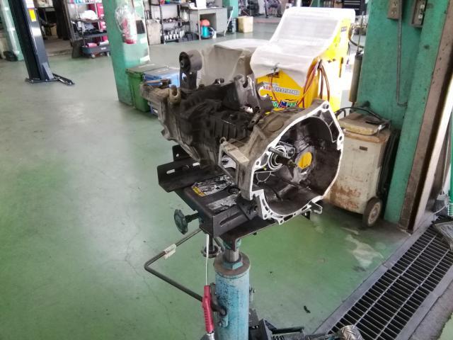 スズキ　キャリイトラック　クラッチO/H　青梅市・瑞穂町・羽村市・あきる野市周辺の車検・整備・修理・ナビ取付・タイヤ取付など、お車の事ならお気軽にご相談下さい！！