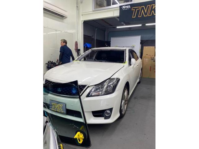 トヨタ クラウン フロントガラス交換のご依頼ありがとうございます。TNK大阪 TNK堺 飛び石 ヒビ ヒビ割れ 自動車ガラス 自動車保険修理 東大阪 八尾 門真 寝屋川 尼崎 伊丹 豊中 枚方 守口 大東 吹田