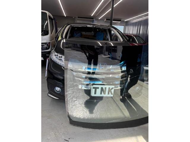 ホンダ オデッセイ フロントガラス交換のご依頼ありがとうございます。TNK大阪 TNK堺 飛び石 ヒビ ヒビ割れ 自動車ガラス 自動車保険修理 東大阪 八尾 門真 寝屋川 尼崎 伊丹 豊中 枚方 守口 大東 吹田