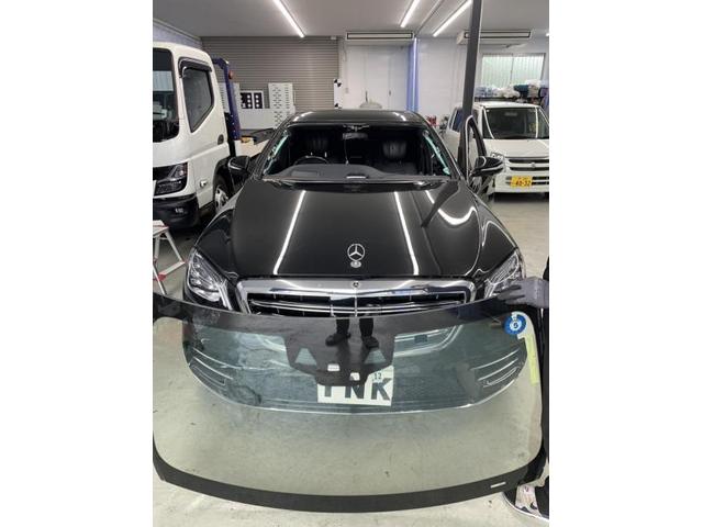 ベンツ　Ｓクラス　フロントガラス交換のご依頼ありがとうございます。TNK大阪　TNK堺　飛び石　飛び石修理　ヒビ　ヒビ割れ　自動車ガラス　自動車保険修理　東大阪　八尾　門真　寝屋川　尼崎　伊丹　豊中　枚方　守口　大東　吹田　