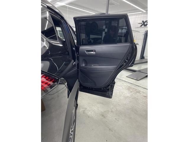 カローラクロス　カーフィルムのご依頼ありがとうございます。TNK大阪　TNK堺　飛び石　飛び石修理　ヒビ　ヒビ割れ　自動車ガラス　自動車保険修理　東大阪　八尾　門真　寝屋川　尼崎　伊丹　豊中　枚方　守口　大東　吹田　