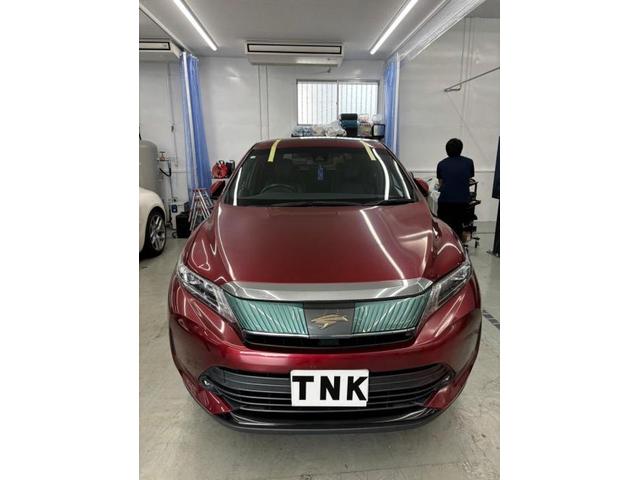 トヨタ　ハリアー　フロントガラス交換のご依頼ありがとうございます。TNK大阪　TNK堺　飛び石　飛び石修理　ヒビ　ヒビ割れ　自動車ガラス　自動車保険修理　東大阪　八尾　門真　寝屋川　尼崎　伊丹　豊中　枚方　守口　大東　吹田　