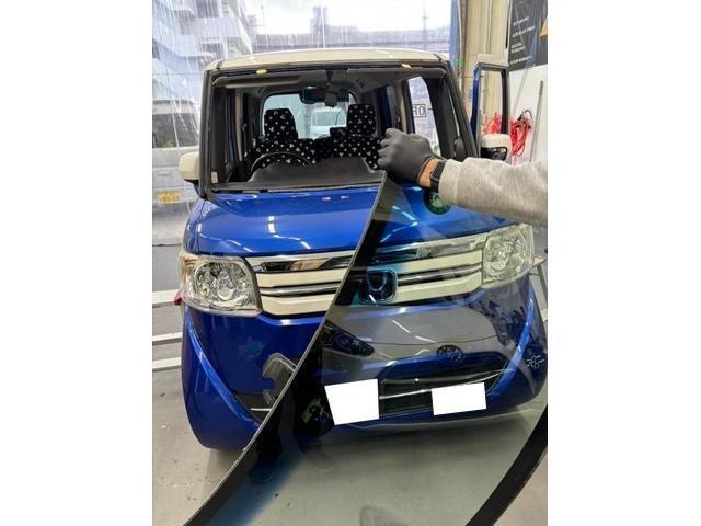 ホンダ N-BOX フロントガラス交換のご依頼ありがとうございます。TNK大阪 TNK堺 飛び石 飛び石修理 ヒビ ヒビ割れ 自動車ガラス 自動車保険修理 東大阪 八尾 門真 寝屋川 尼崎 伊丹 豊中 枚方 守口 大東 吹田