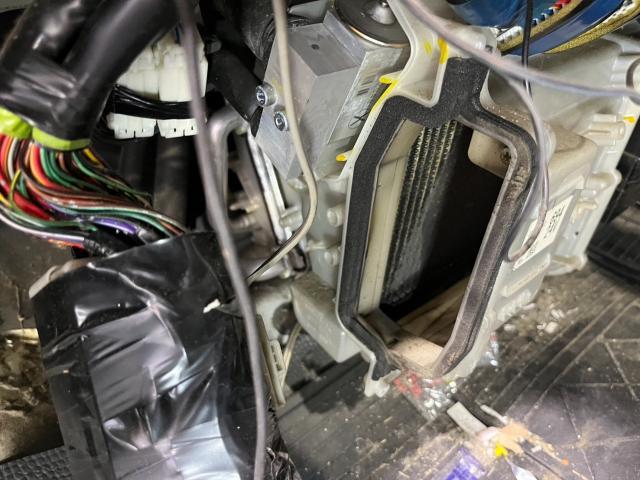 エルフトラック　電装系修理　タイタン　マツダ　エアコン効かない　風が出ない　エアコン修理　ガス漏れ　藤井寺　羽曳野　町の車屋さん