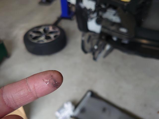 フォレスター　エアコン効かない　エアコン修理　スバル
車内暑い　ランクル　藤井寺　羽曳野　富田林　大阪