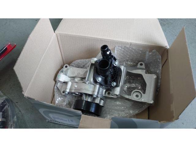 ＭＩＮＩ　エンジン　水漏れ修理　オーバーヒート　サーモキャリア　藤井寺　羽曳野　富田林　柏原　水が漏れている　甘い匂い　f55 f56