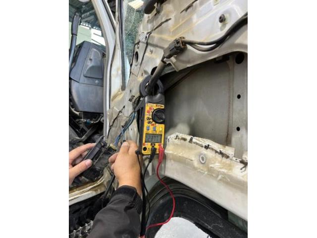 エルフトラック　　パワーウインドウ　上がらない　窓が閉まらない　開かない　動かない　藤井寺　羽曳野　富田林　柏原
