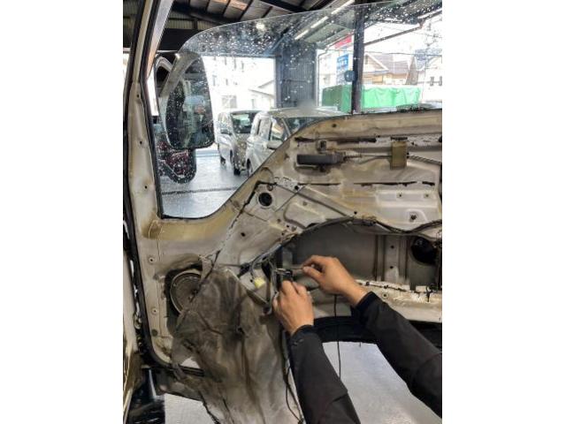 エルフトラック　　パワーウインドウ　上がらない　窓が閉まらない　開かない　動かない　藤井寺　羽曳野　富田林　柏原
