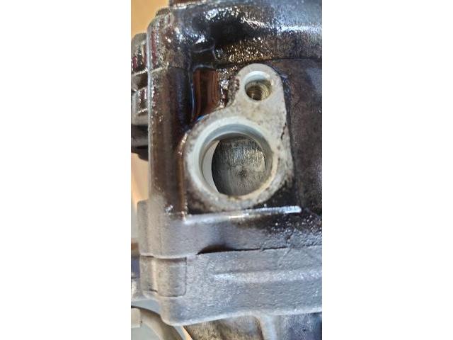 パッソ　エアコン修理　マグネットクラッチ　NGC30　KGC30
コンプレッサー交換　藤井寺　羽曳野　富田林　柏原　エアコン効かない