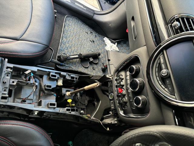 ＭＩＮＩ　ミニクーパー　シフトポジションがPに入ってない　車両が動き出す可能性　f54 f55 f56 シフト修理　藤井寺　羽曳野　富田林　柏原　大阪　f57 f60 f45 f46