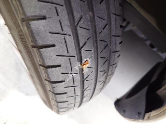 日産　キャラバン　その他修理・整備　パンク　タイヤの空気が無い　ぺっちゃんこ　パンク修理　藤井寺　羽曳野　富田林　柏原　阪南鈑金　ぺしゃんこ