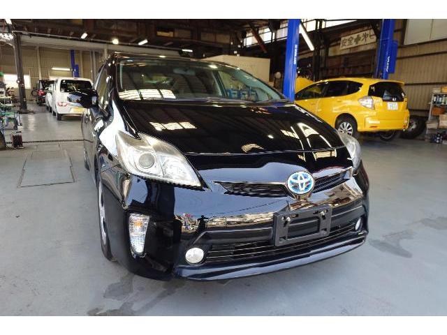 トヨタ　プリウス　事故　　板金・外装補修　zvw30 zvw40　鈑金　板金　塗装　凹み　へこみ　当てた　事故　阪南鈑金　藤井寺　羽曳野　富田林　柏原　八尾