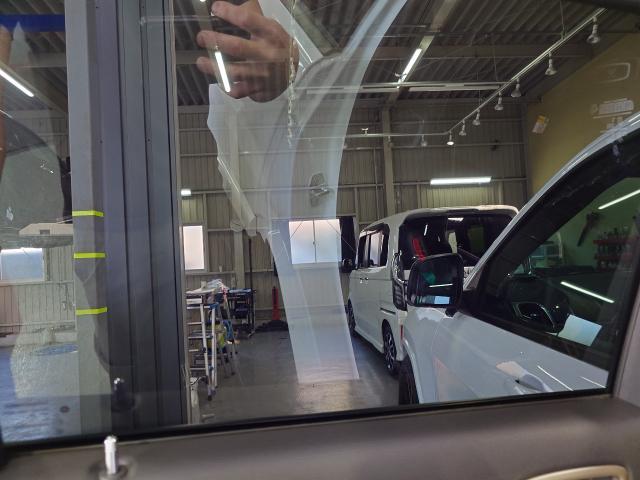 クライスラー・ジープ　wk36ta　ジープ・グランドチェロキー　フィルム　断熱フィルム　暑い　車内　エアコン効きやすくなる　スモークフィルム　IRUVカット　藤井寺　羽曳野　富田林　柏原　八尾　堺　阪南鈑金