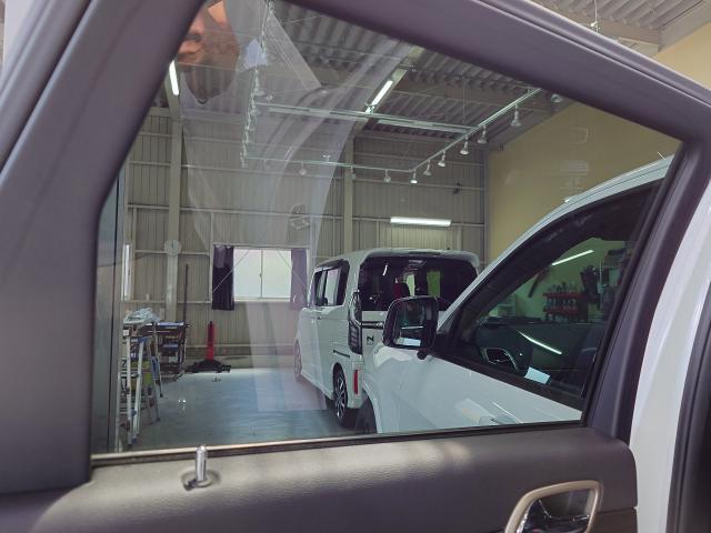 クライスラー・ジープ　wk36ta　ジープ・グランドチェロキー　フィルム　断熱フィルム　暑い　車内　エアコン効きやすくなる　スモークフィルム　IRUVカット　藤井寺　羽曳野　富田林　柏原　八尾　堺　阪南鈑金