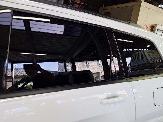 クライスラー・ジープ　wk36ta　ジープ・グランドチェロキー　フィルム　断熱フィルム　暑い　車内　エアコン効きやすくなる　スモークフィルム　IRUVカット　藤井寺　羽曳野　富田林　柏原　八尾　堺　阪南鈑金